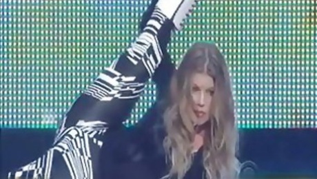 Fergie - In tight Spandex