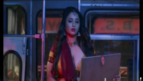 Sexy bhabi seducing in bus