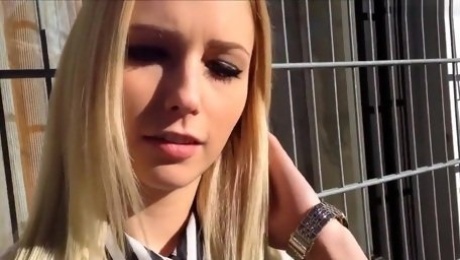 Deutsch blonde teen Stunning nimmt es in den Arsch