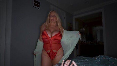 Chubby Karen Fisher with hot ass sucking a dick in HD POV