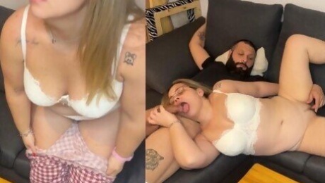 I SURPRISE MY TINDER DATE IN LINGERIE WITH A BLOWJOB - AMATEUR LENCERIA