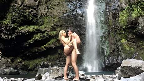 Watch sassy Anikka Albrite's scene