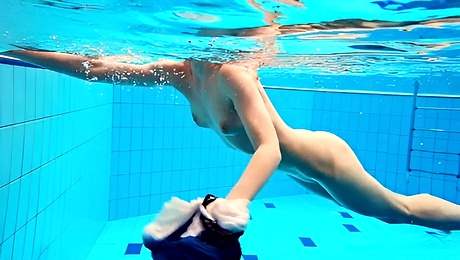 Squeaky lovebird nude action Underwater Show